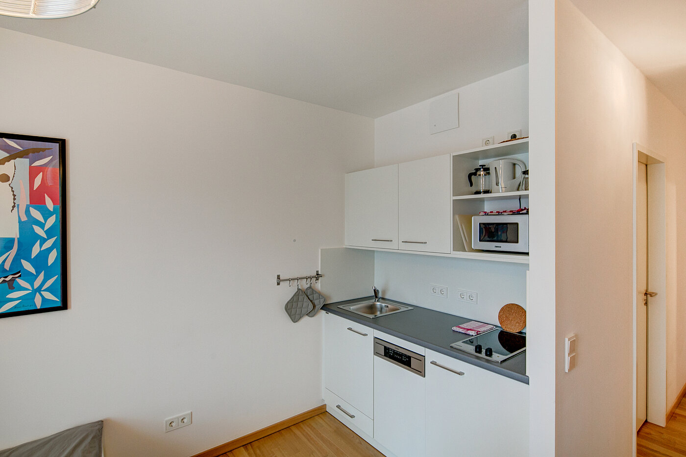 Ravna stran s spletno stranjo . 1 Soba | München-Ramersdorf | 70428 | Einrichtungsbeispiel