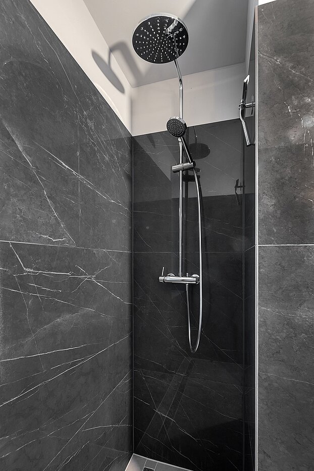 Antresola z 2 Pokoje | München-Lehel | 2012ML1 | ...begehbarer Dusche