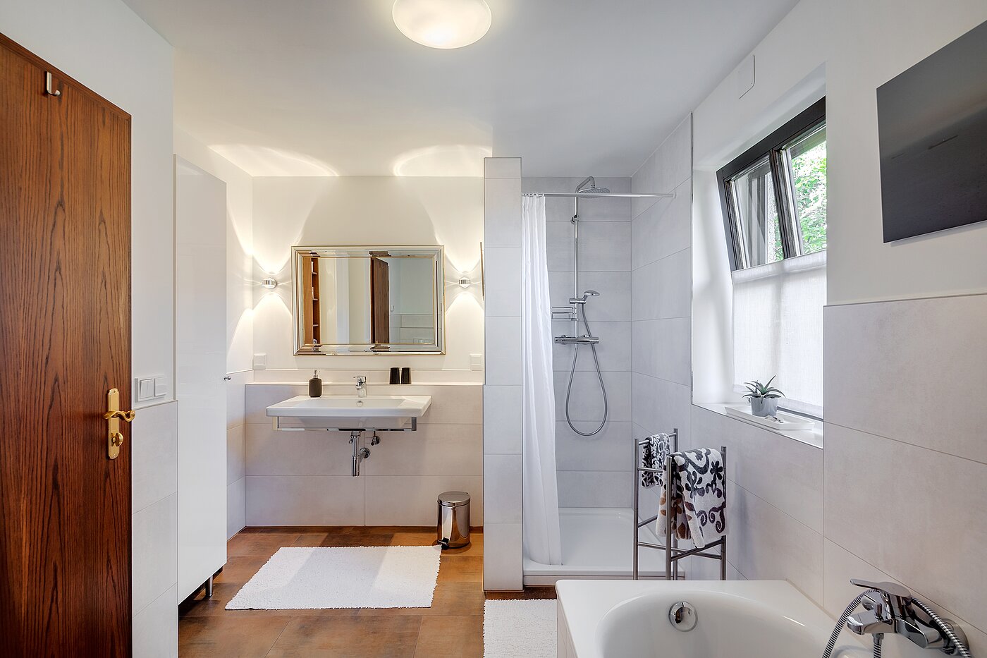 Самостоятелна къща с 4 Стаи | Neubiberg | 70429 | Badezimmer im OG
