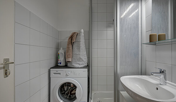 Ravna stran s spletno stranjo . 2 Sobe | München-Moosach | 70407 | ... inkl. Waschmaschinenanschluss