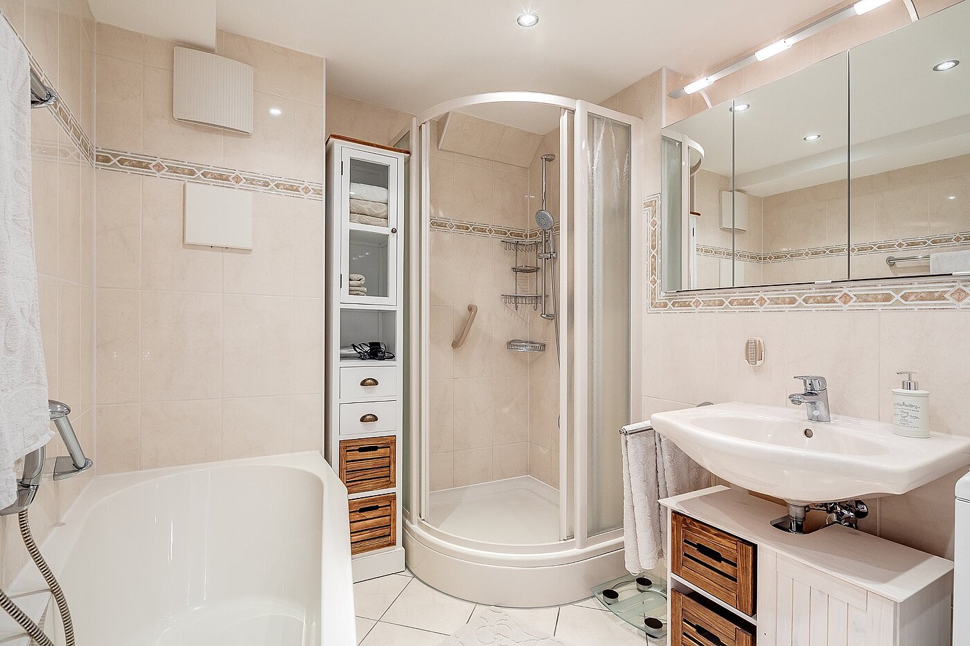 Düz ile 2.5 Odalar | München-Moosach | 2012ML4 | Helles Bad mit Dusche