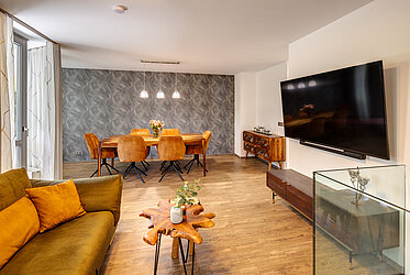 Milbertshofen: Шикозен апартамент с градина и висококачествено обзавеждане - на разположение