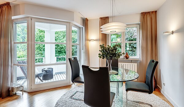 Lapos a  címen 3 Szobák | München-Harlaching | 2108ML3 | ...Essbereich mit Zugang...