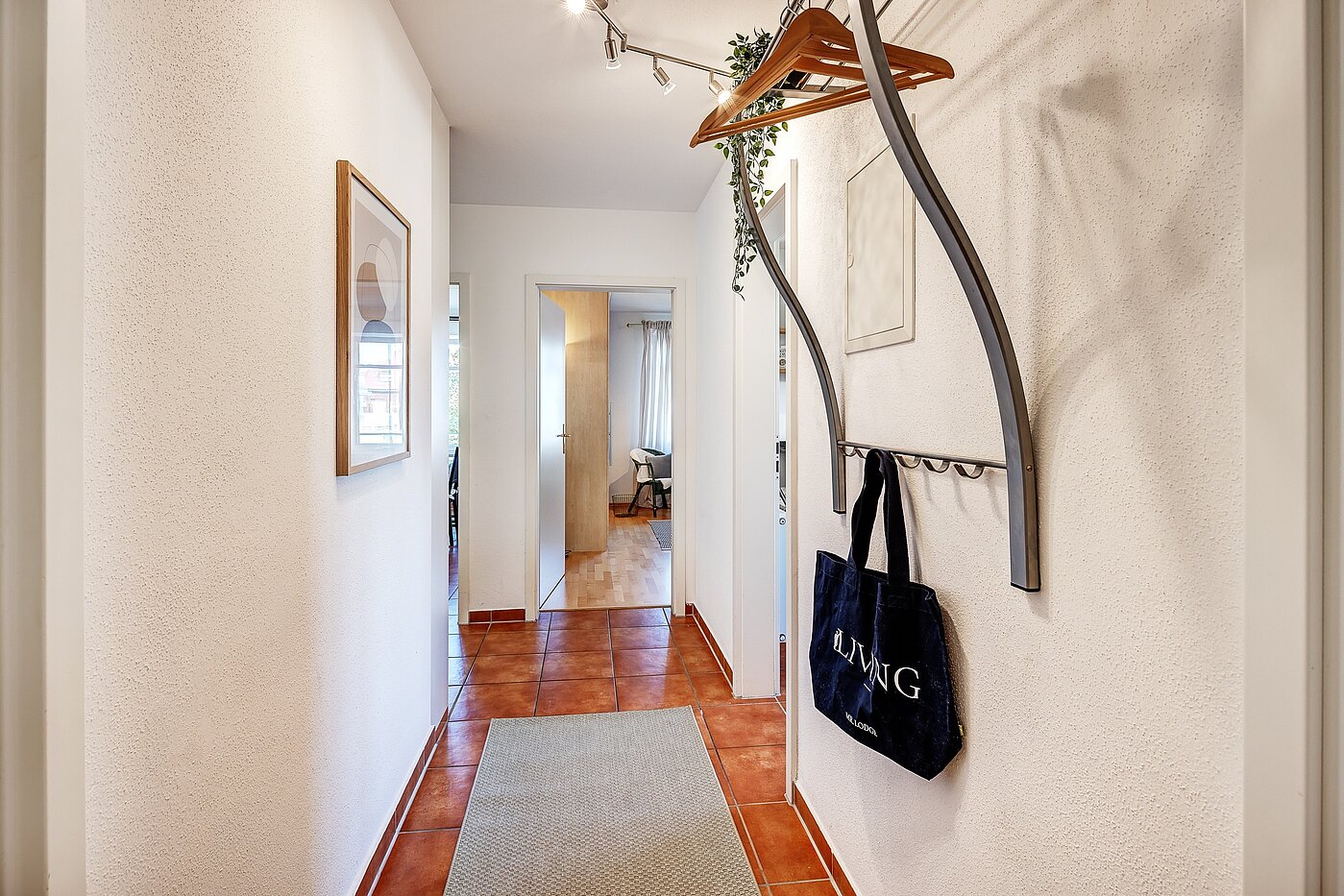 Ploché s 3 Izby | München-Ramersdorf | 2206ML4 | Flur mit Garderobe und...