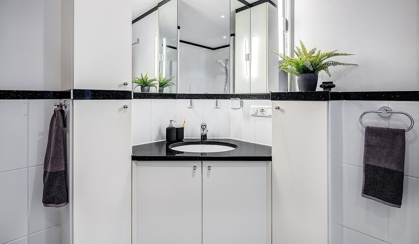 Düz ile 3 Odalar | München-Schwabing | 2202ML12 | Der Waschtisch geschickt platziert