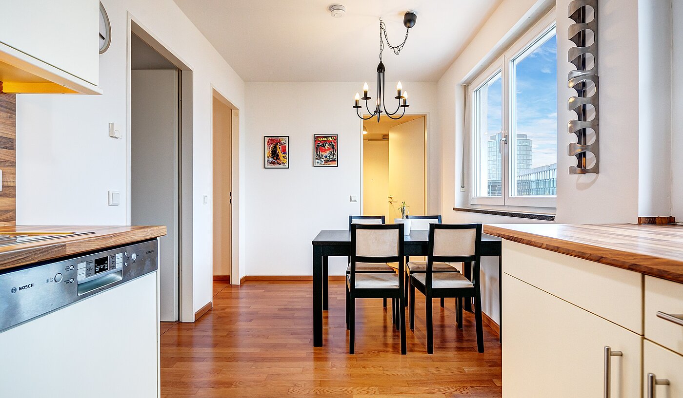 Ploché s 2.5 Pokoje | 70020 | ...mit Fenster und Platz zum Essen