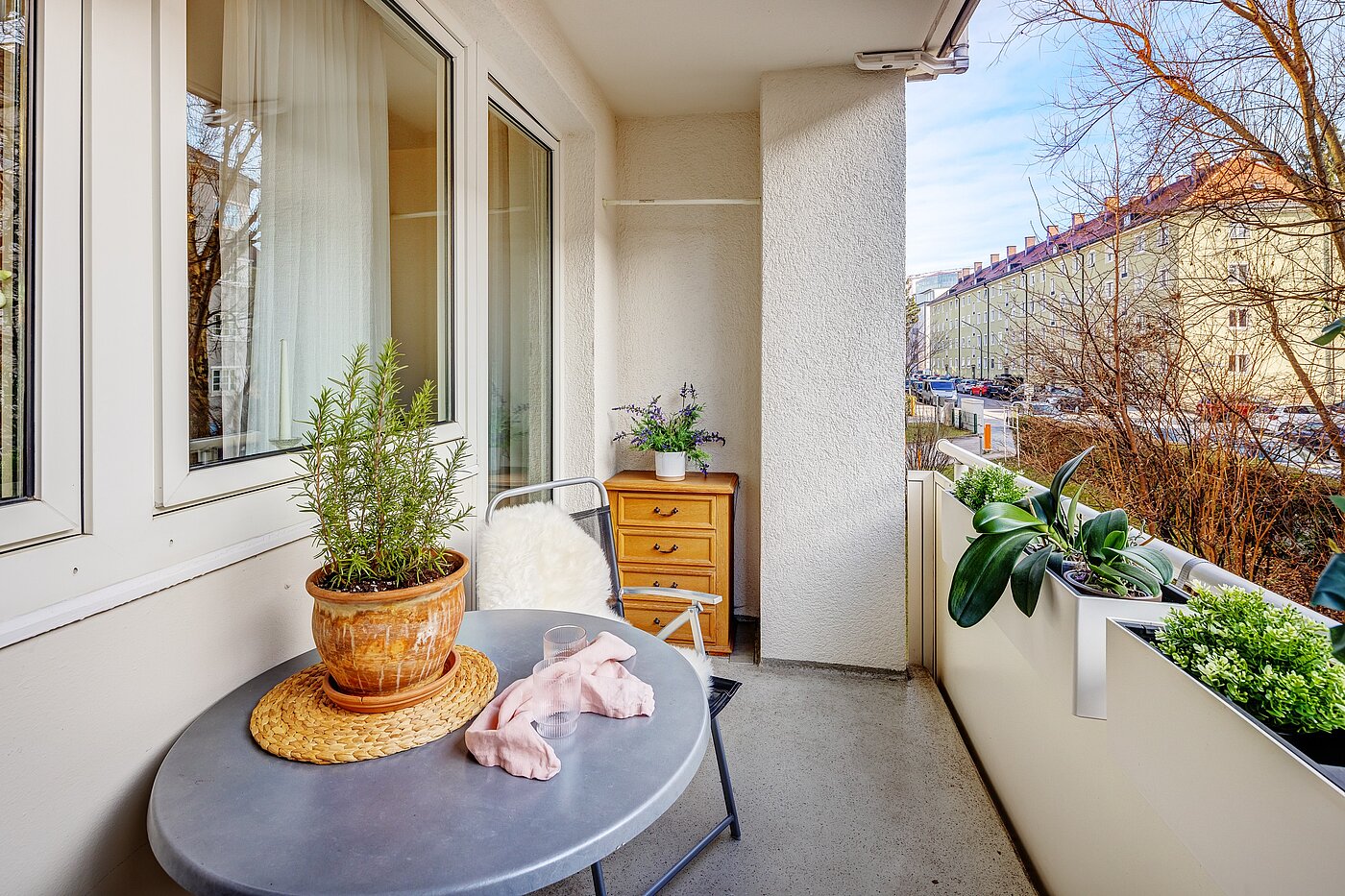 Ravna stran s spletno stranjo . 3 Sobe | München-Bogenhausen | 2112ML3 | sonniger Balkon