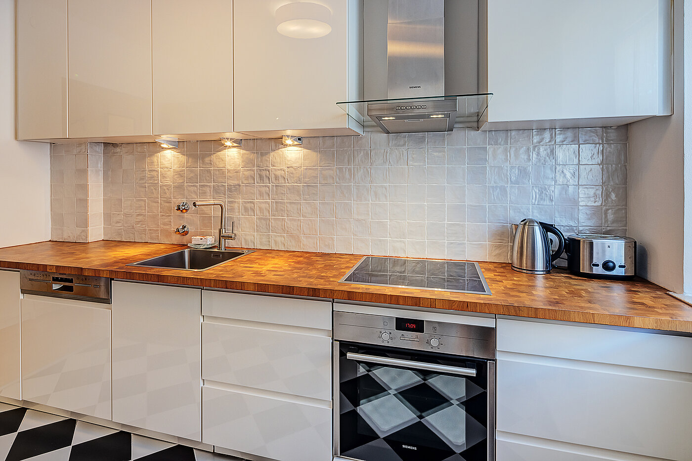 Lapos a  címen 3 Szobák | München-Haidhausen | 70447 | Küchenzeile