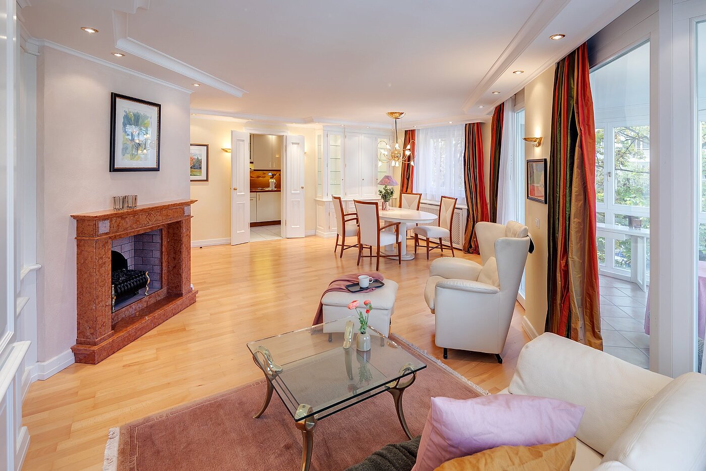 Lapos a  címen 2 Szobák | München-Sendling | 2010ML1 | ..elektrischem Kamin, sowie...