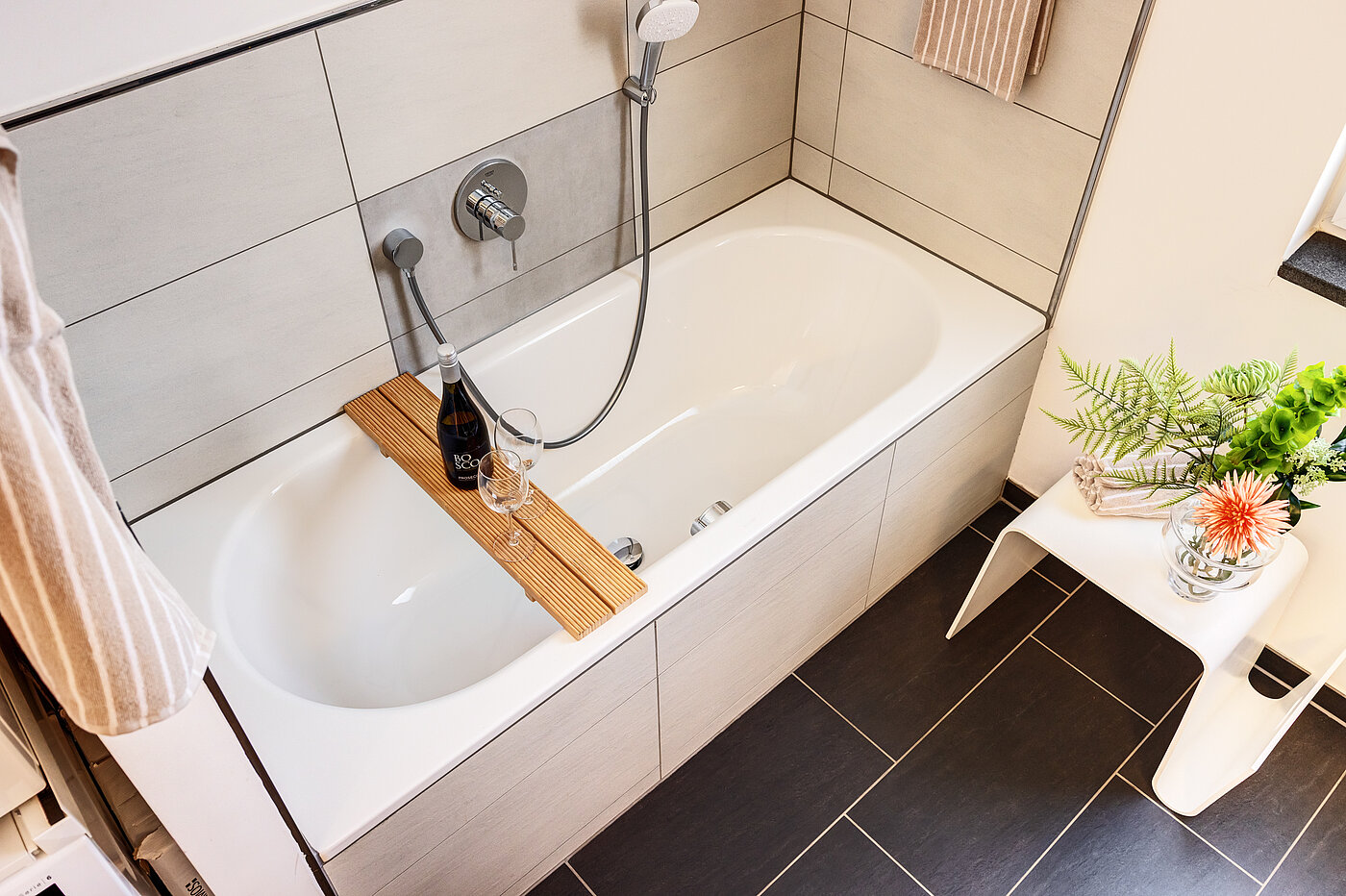 Penthouse med 2 Værelser | München-Bogenhausen | 70385 | ...mit Badewanne und ...