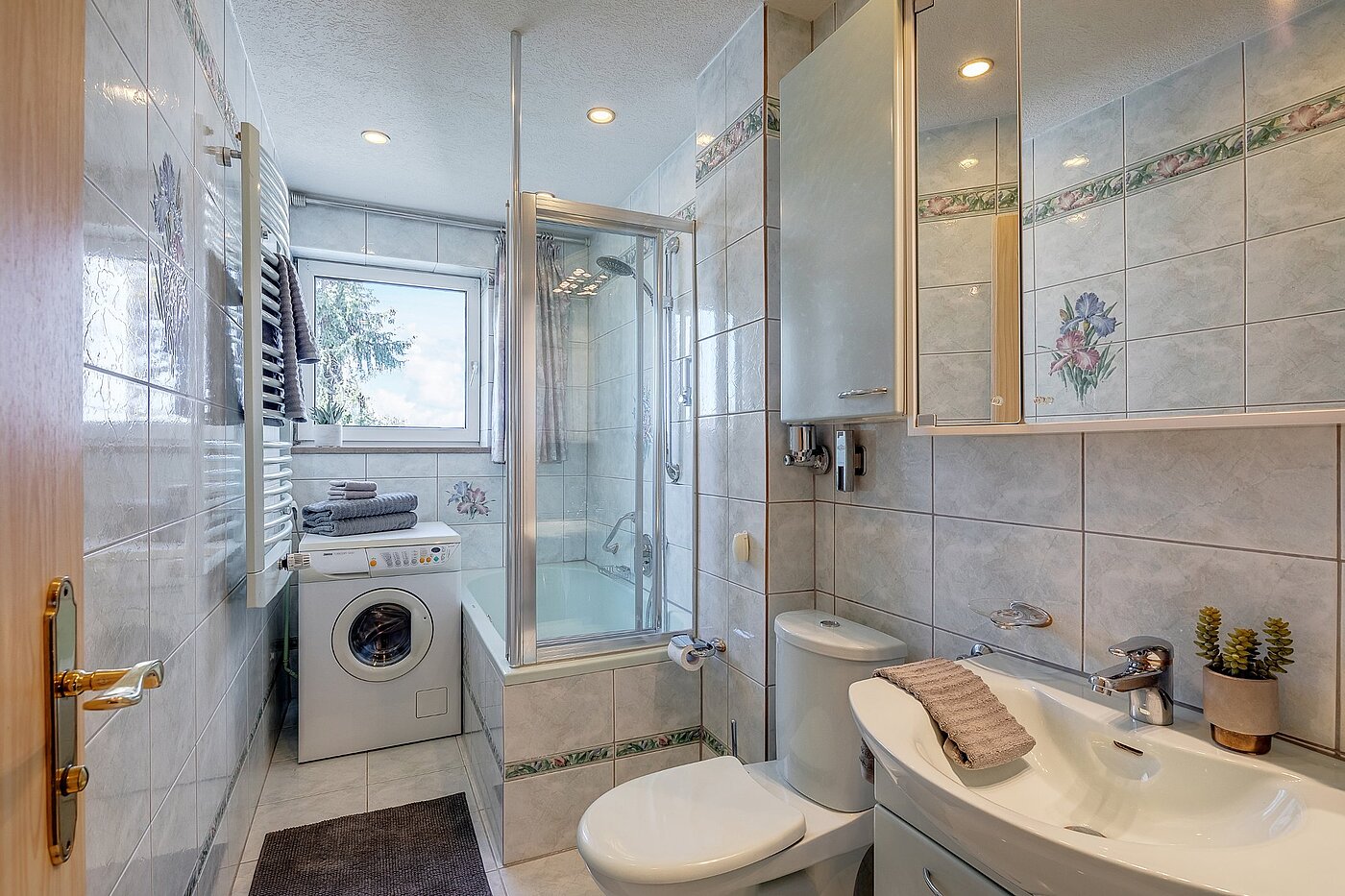 Ploché s 2 Pokoje | München-Ramersdorf | 1812ML2 | ...Bad mit viel Platz