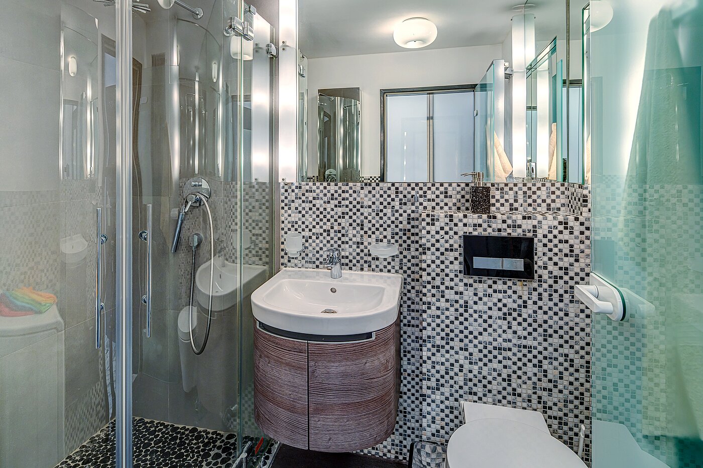 Apartment with 1 room | München-Maxvorstadt | 70467 | Duschbad mit...