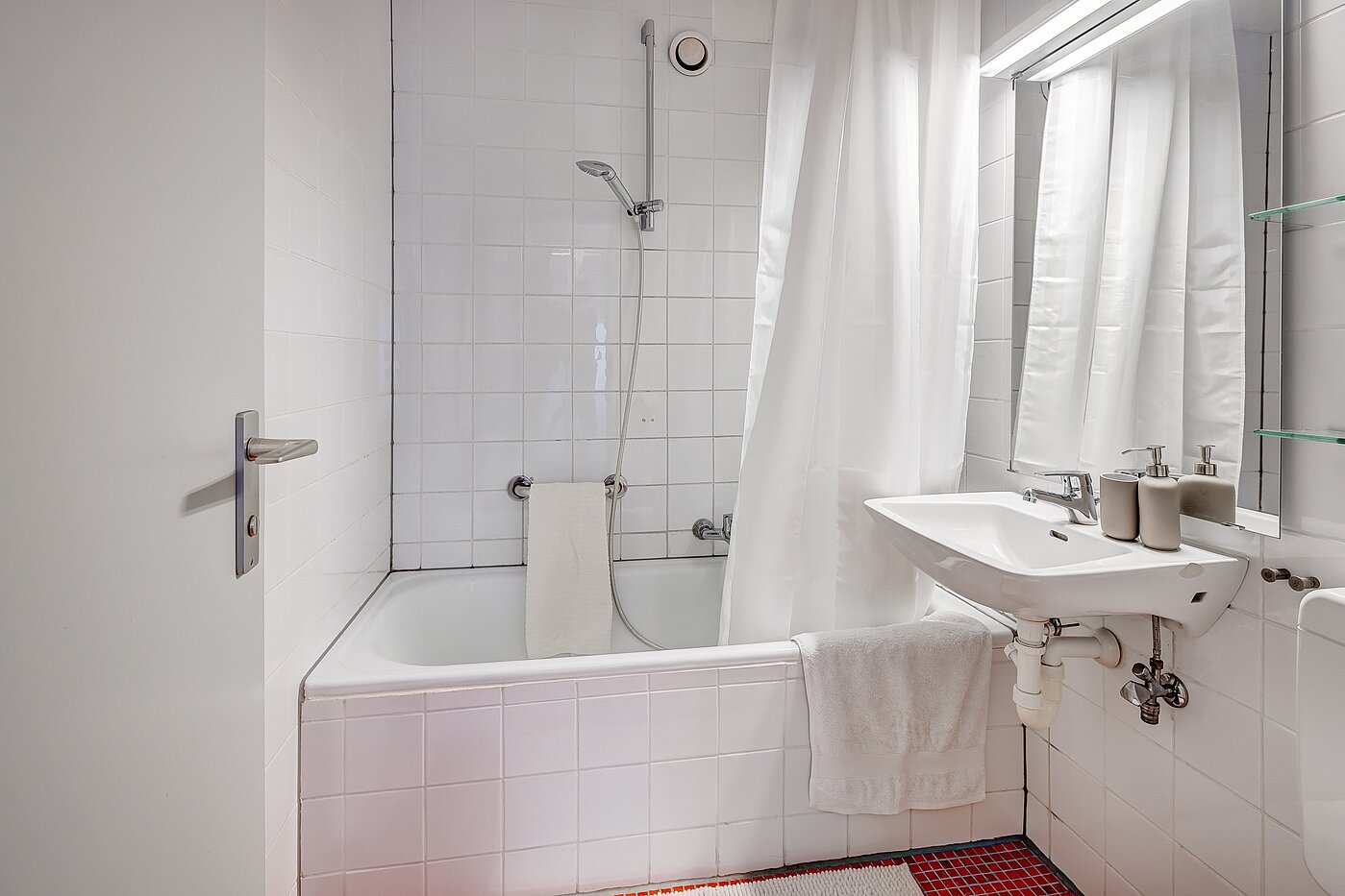 Apartment with 1 room | München-Maxvorstadt | 2110ML8 | Bad mit Wanne