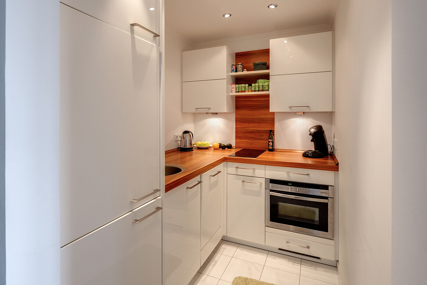 Apartment s spletno stranjo . 1 Soba | München-Allach | 70298 | Schöne Eckküche