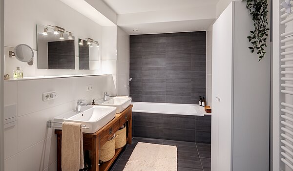 플랫 와 함께 3 객실 | München-Ludwigsvorstadt | 70488 | Masterbad mit Wanne