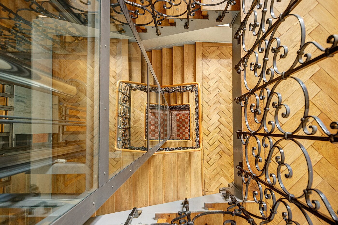 Плосък с 5 Стаи | München-Au | 2009ML3 | Ursprungliches Treppenhaus...