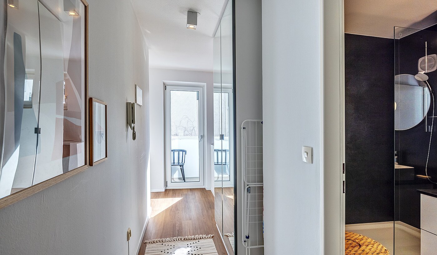 Düz ile 1 Oda | München-Maxvorstadt | 700022 | Flur Richtung Bad & Küche