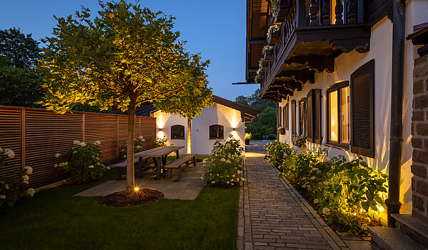 Специално имущество с 15 Стаи | Bad Wiessee | 701592 | Chalet II Innenhof