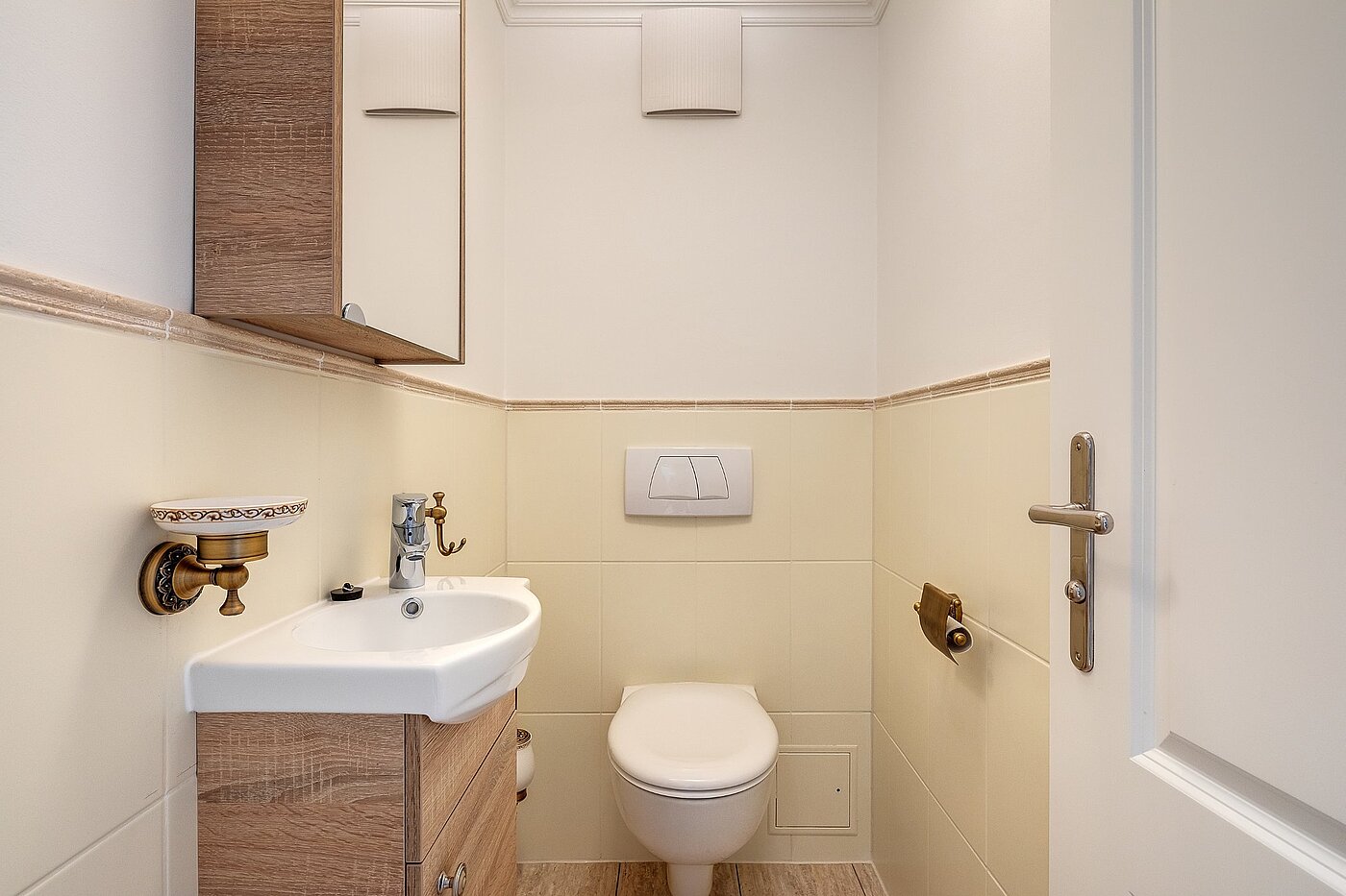 Düz ile 2.5 Odalar | München-Moosach | 2012ML4 | Separates Gäste-WC