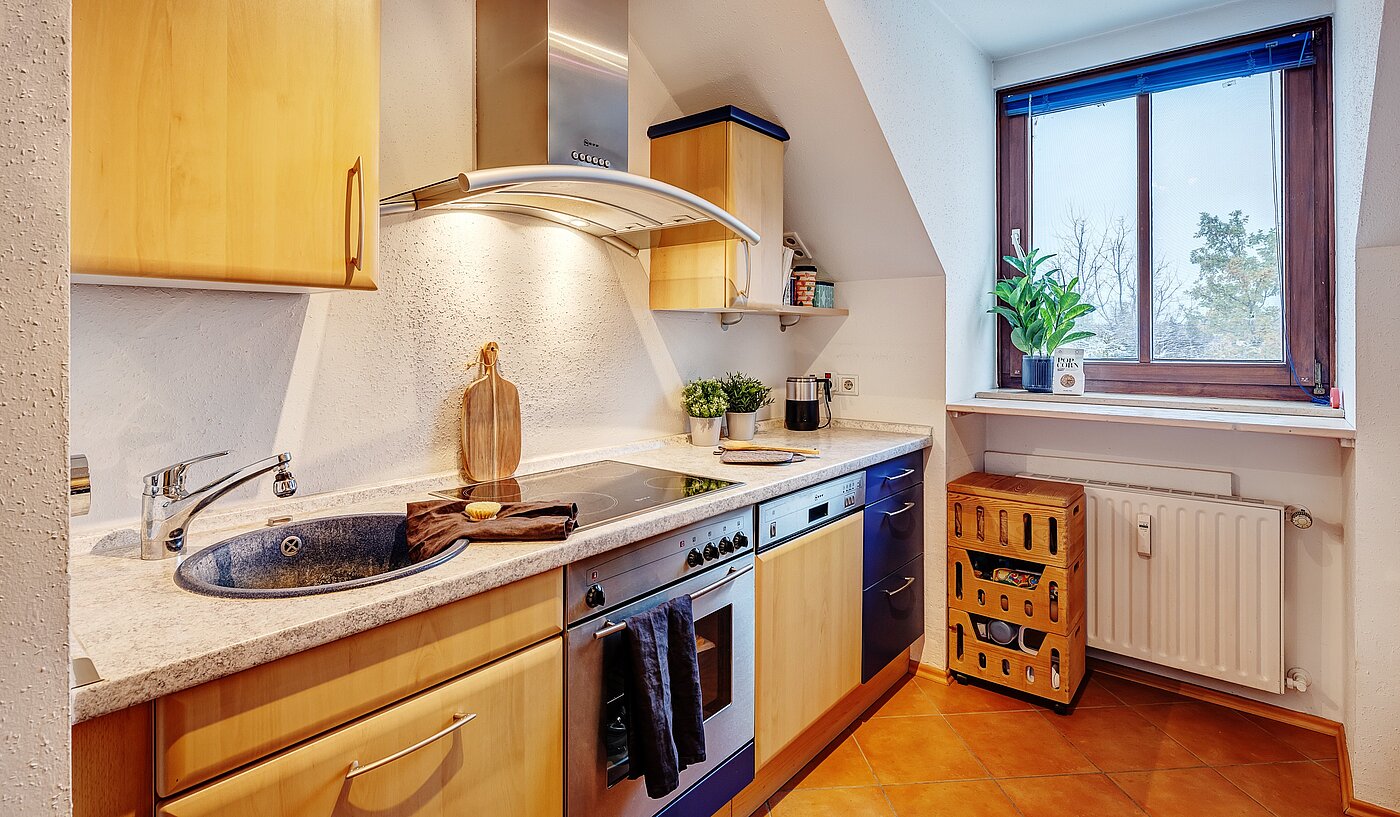 Ploché s 2 Izby | Germering | 70029 | Küche mit Fenster