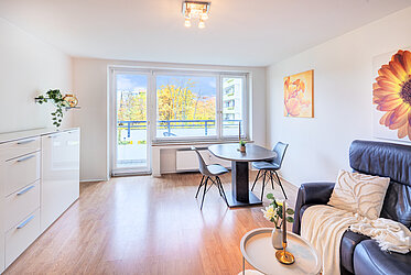 Neuperlach: Leiekontrakt - Attraktiv 2-roms leilighet med balkong og parkeringsplass - ledig