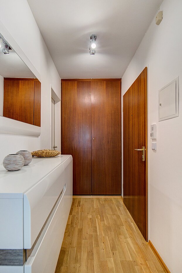 Tussenverdieping met 2 Kamers | München-Sendling-Westpark | 2001ML1 | Flur mit Abstellraum