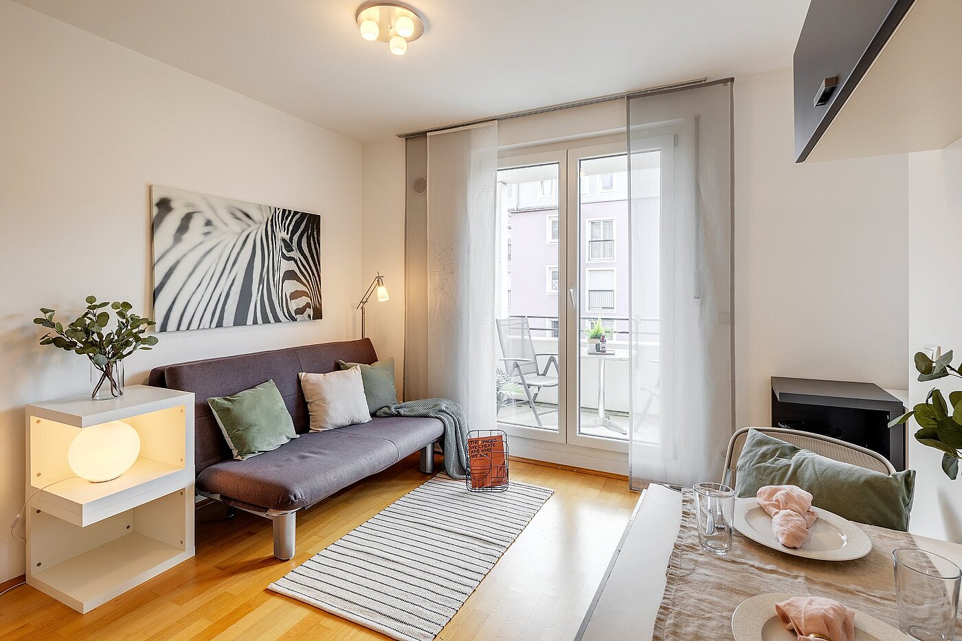 Platt med 1 Rum | München-Pasing | 2108ML2 | Wohnbereich mit kl. Gästebett