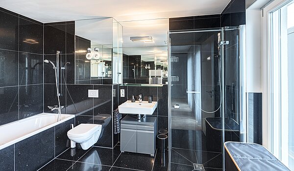 Penthouse με 3 Δωμάτια | München-Riem | 70468 | Ensuite-Bad mit Dusche...