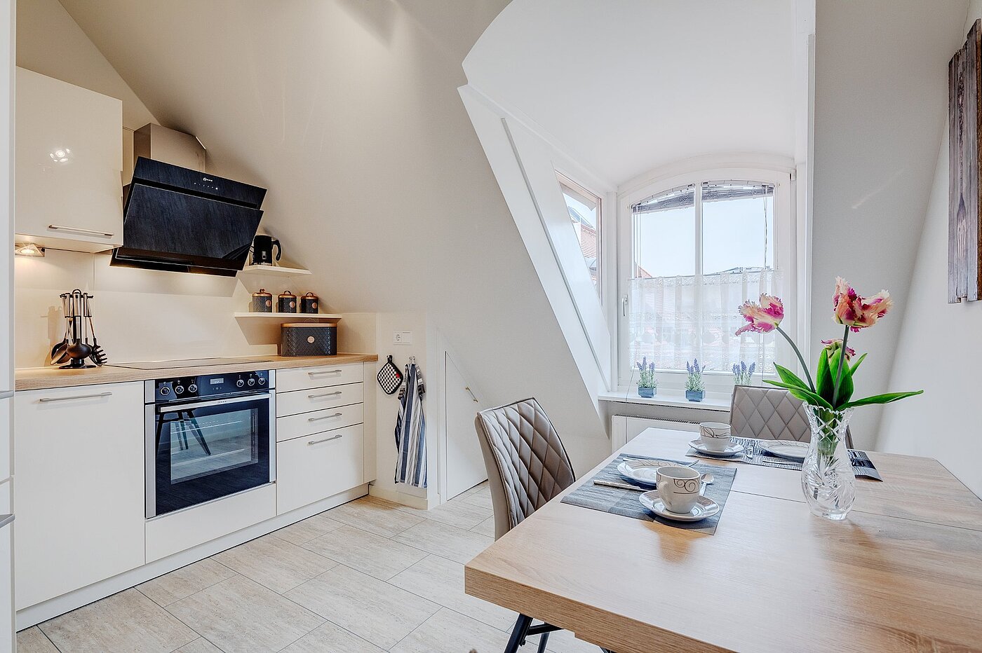 Düz ile 2.5 Odalar | München-Moosach | 2012ML4 | Geschmackvolle Einbauküche...