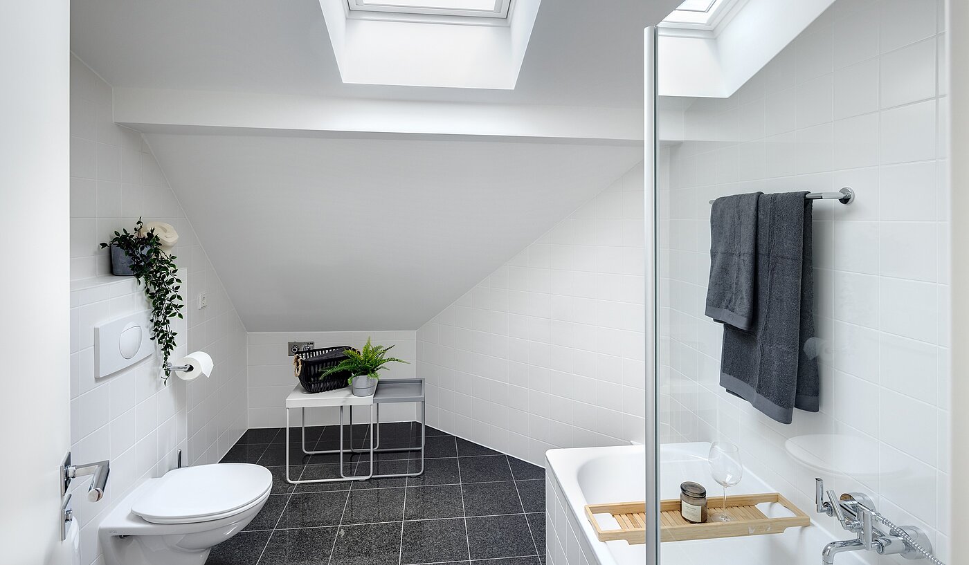 다락방 평면 와 함께 1 방 | München-Sendling | 700402 | Badezimmer mit Wanne