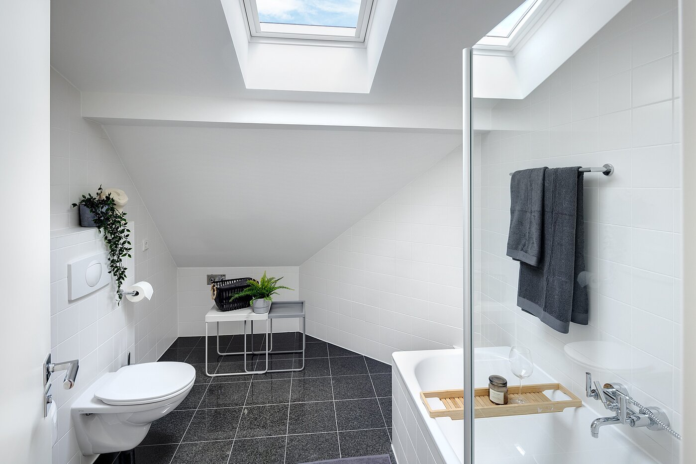 Çatı katı dairesi ile 1 Oda | München-Sendling | 700402 | Badezimmer mit Wanne