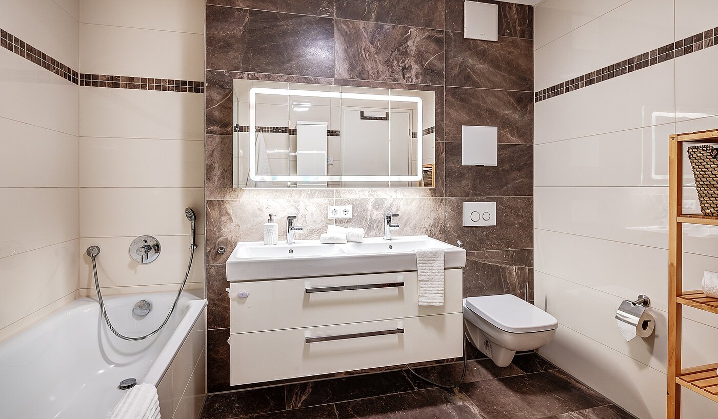 1층 평면 와 함께 3 객실 | Wolfratshausen | 2208ML1 | Geräumiges Badezimmer mit...