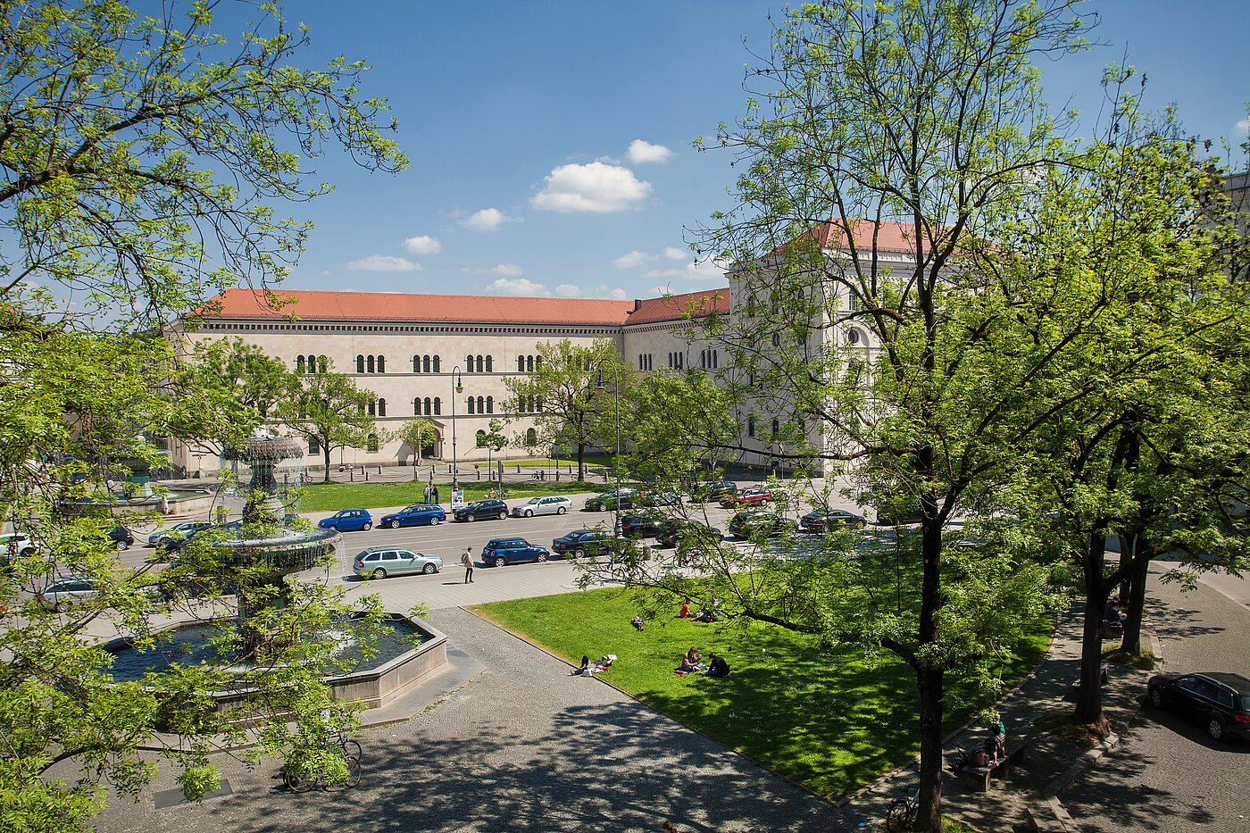 Ravna stran s spletno stranjo . 1 Soba | München-Maxvorstadt | 70165 | Bildung...