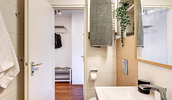 Apartment with 1 room | München-Schwabing | 2210ML3 | ...und Handtuchheizkörper