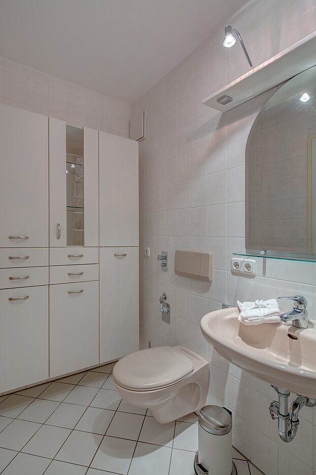 Ploché s 2 Pokoje | München-Ramersdorf | 2207ML11 | Helles Bad...