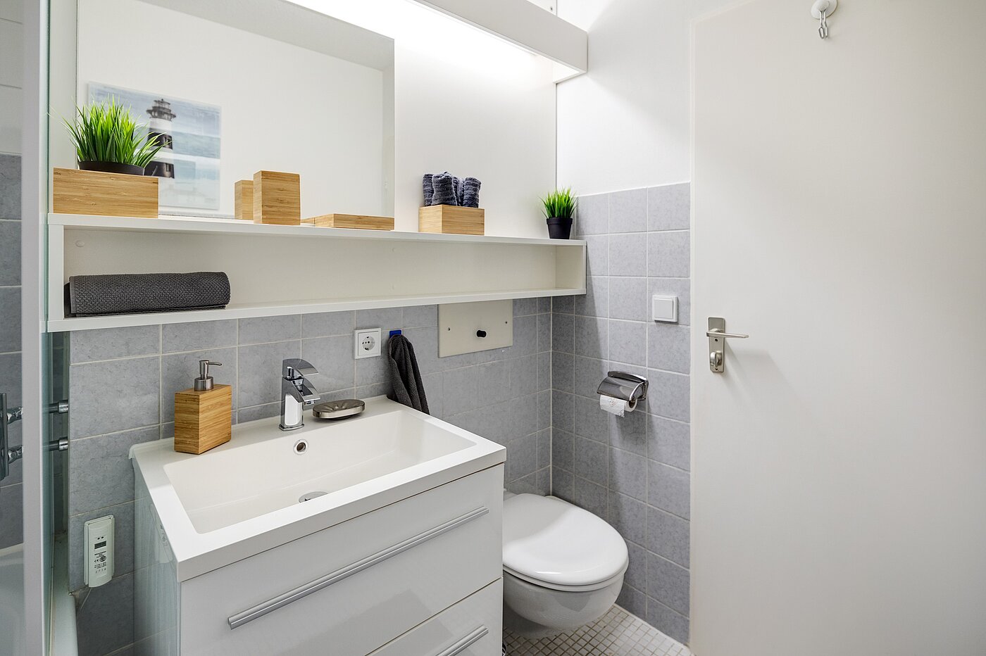 Ploché s 1 Pokoj | München-Laim | 70175 | Hell gefliestes Bad...