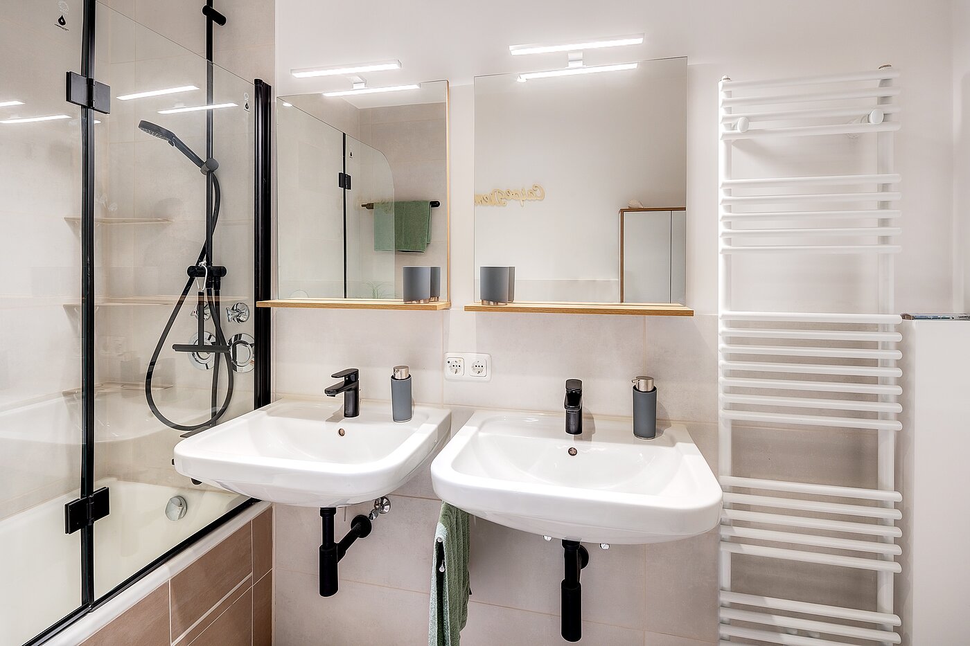 Flad med 3 Værelser | Unterhaching | 70421 | Großes Badezimmer...