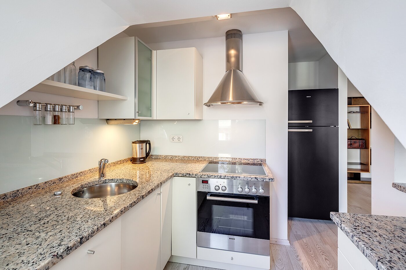 Плоский з 2 Кімнати | München-Isarvorstadt | 70089 | Modern samt Elektrogeräten