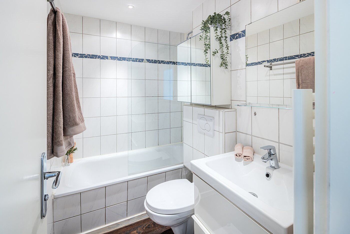 Ploché s 1 Izba | München-Neuhausen | 702271 | Komfortables Bad...