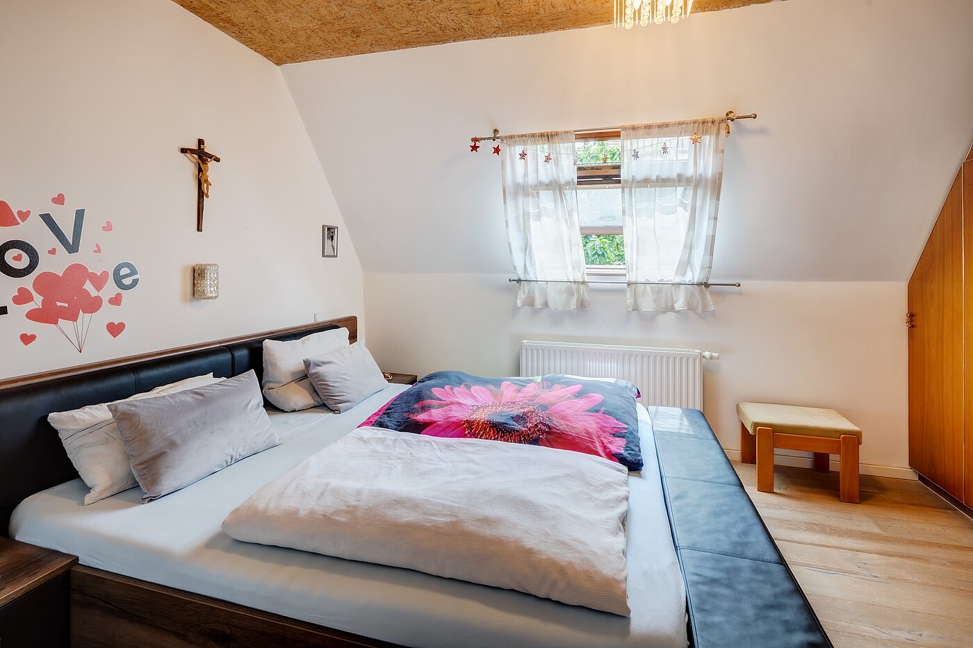 Самостоятелна къща с 8 Стаи | 70229 | Schlafzimmer...