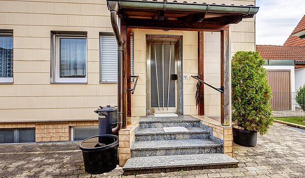 Окремий будинок з 6 Кімнати | Unterschleißheim | 2209ML7 | Hauseingang