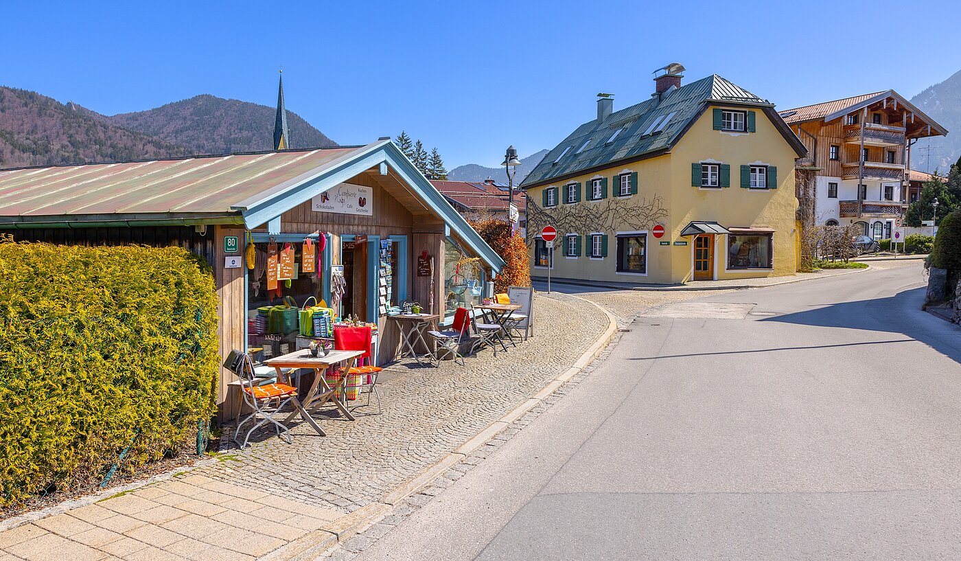 Mehrfamilienhaus 와 함께 11 객실 | Rottach-Egern | 70215 | Eigene Bootshütte