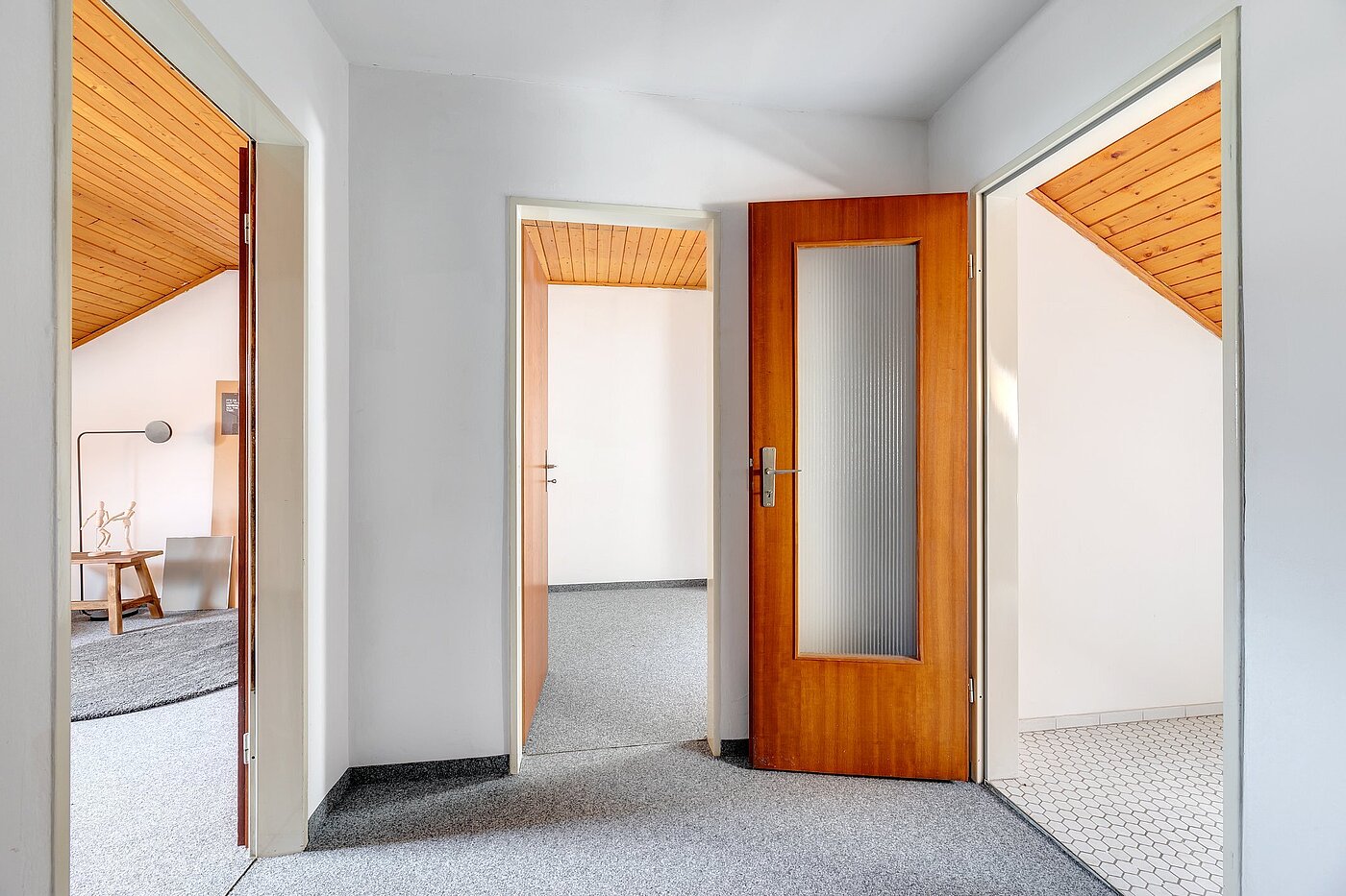 Középső sorház a  címen 5 Szobák | München-Obermenzing | 1907ML6 | Dachgeshoss