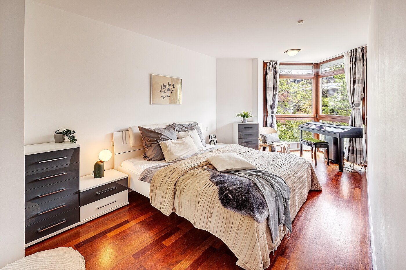 Lapos a  címen 3 Szobák | München-Schwabing | 2202ML12 | Blick ins Schlafzimmer...