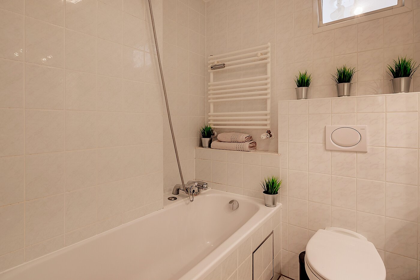 Flad med 2 Værelser | München-Schwabing | 70130 | ...mit Badewanne und Handtuchheizkörper