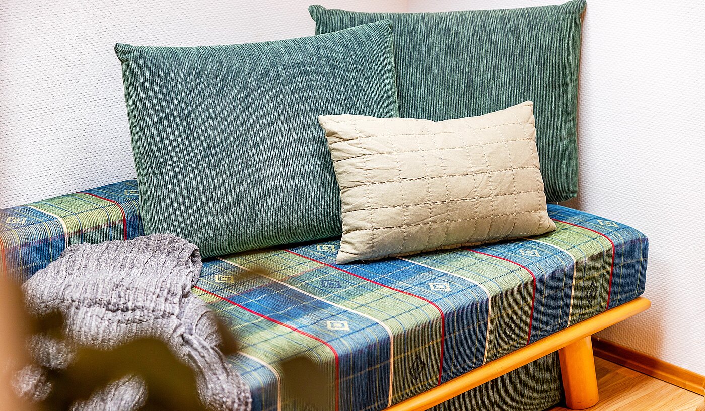 다락방 평면 와 함께 2 객실 | Bad Wiessee | 70017 | Gemütliches Sofa