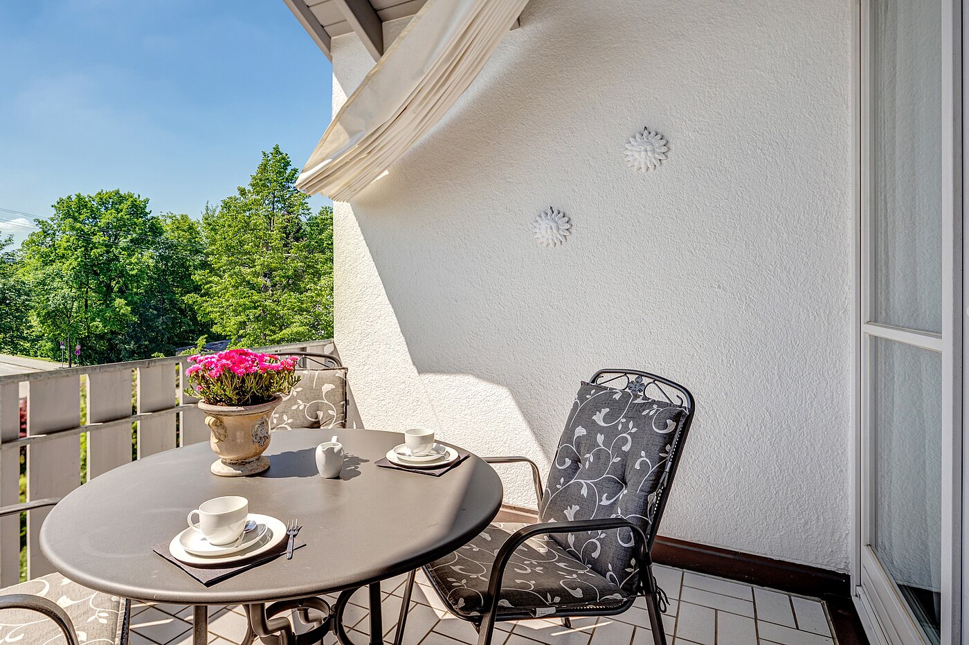 Ploché s 2 Izby | Neubiberg | 70129 | Sonniger Südbalkon