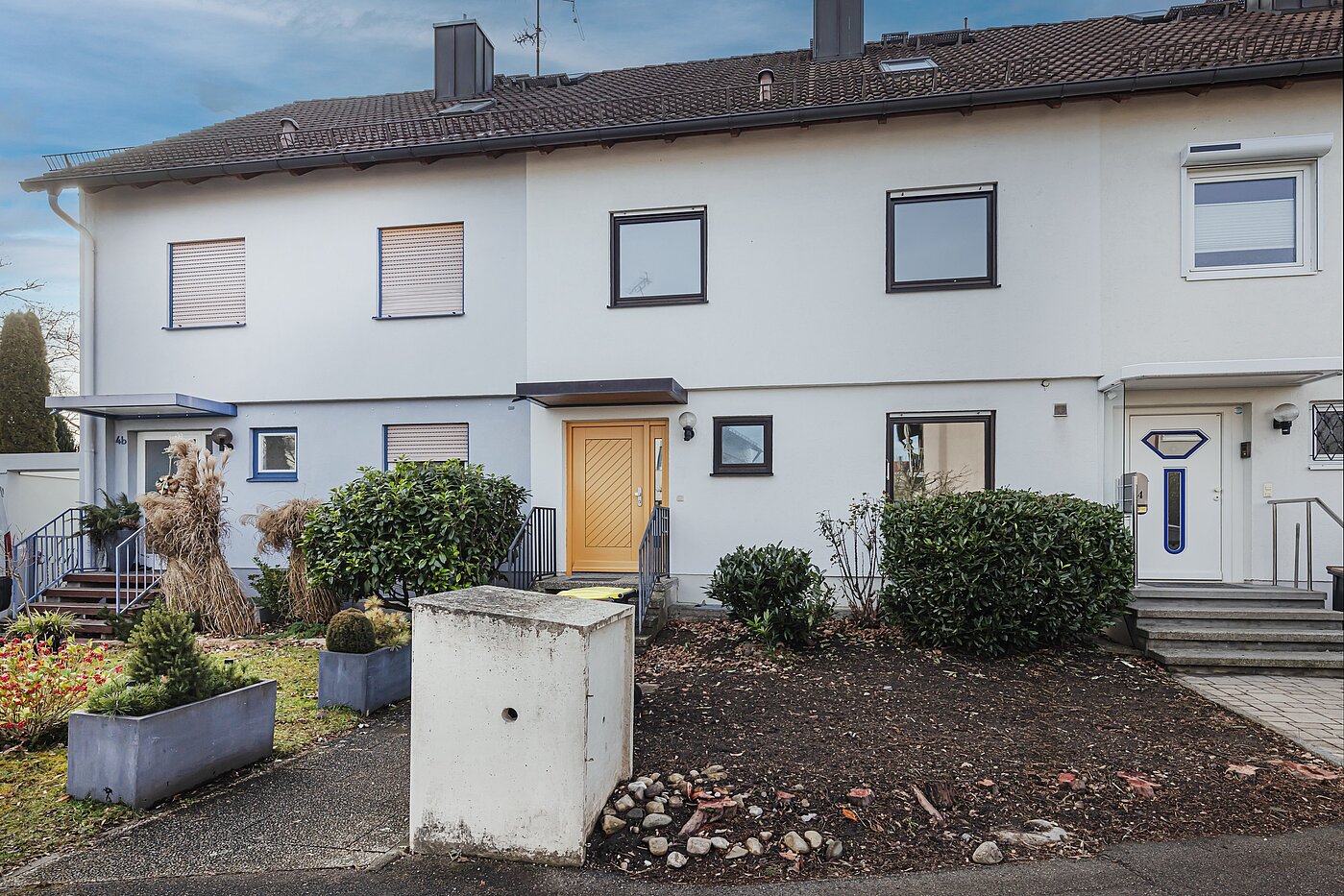 Терасова къща в центъра с 5 Стаи | Unterschleißheim | 70187 | Ansicht von der Straße aus