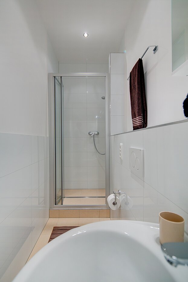 Mieszkanie na parterze z 4 Pokoje | München-Neuhausen | 70471 | ...mit Dusche