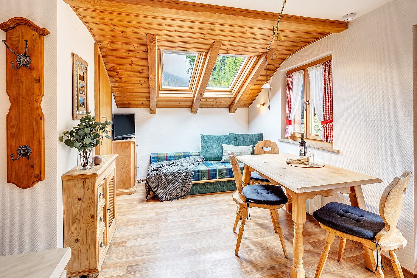 Apartamento no sótão com 2 Zimmern | Bad Wiessee | 70017 | Wohnen und Essen